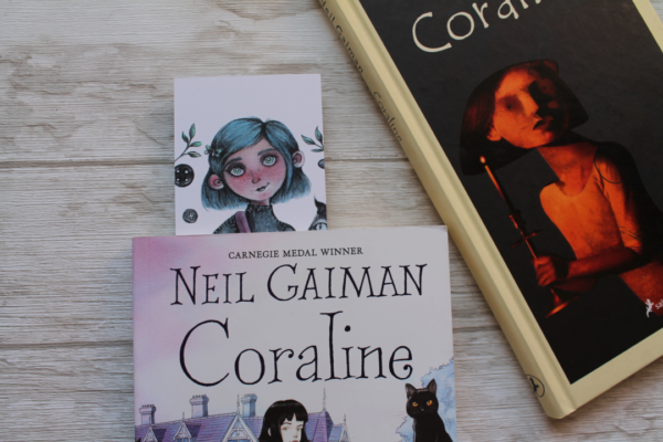 marcapáginas ilustrado Coraline dos