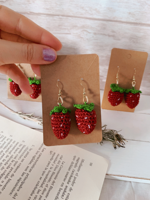 Pendientes Fresitas de Crochet