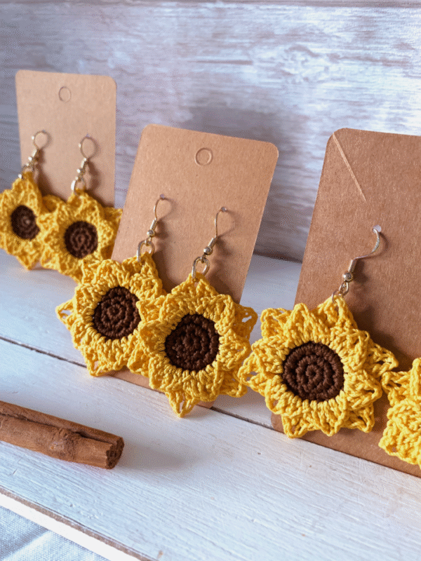 Pendientes Girasol de crochet pequeños - Imagen 2