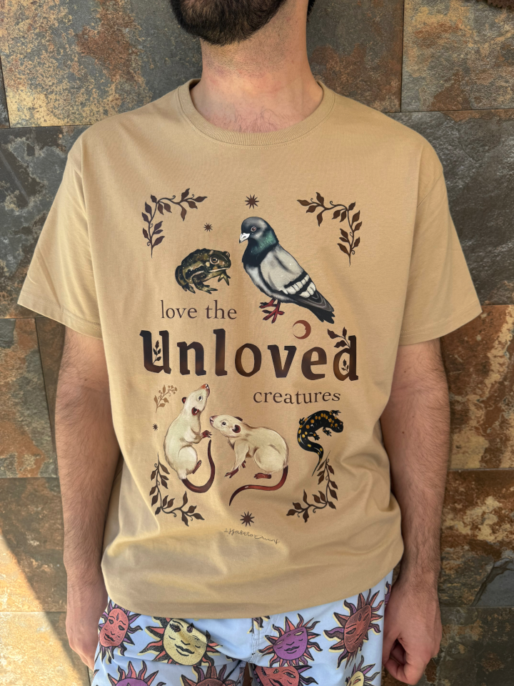 Camiseta "Love the Unloved creatures"